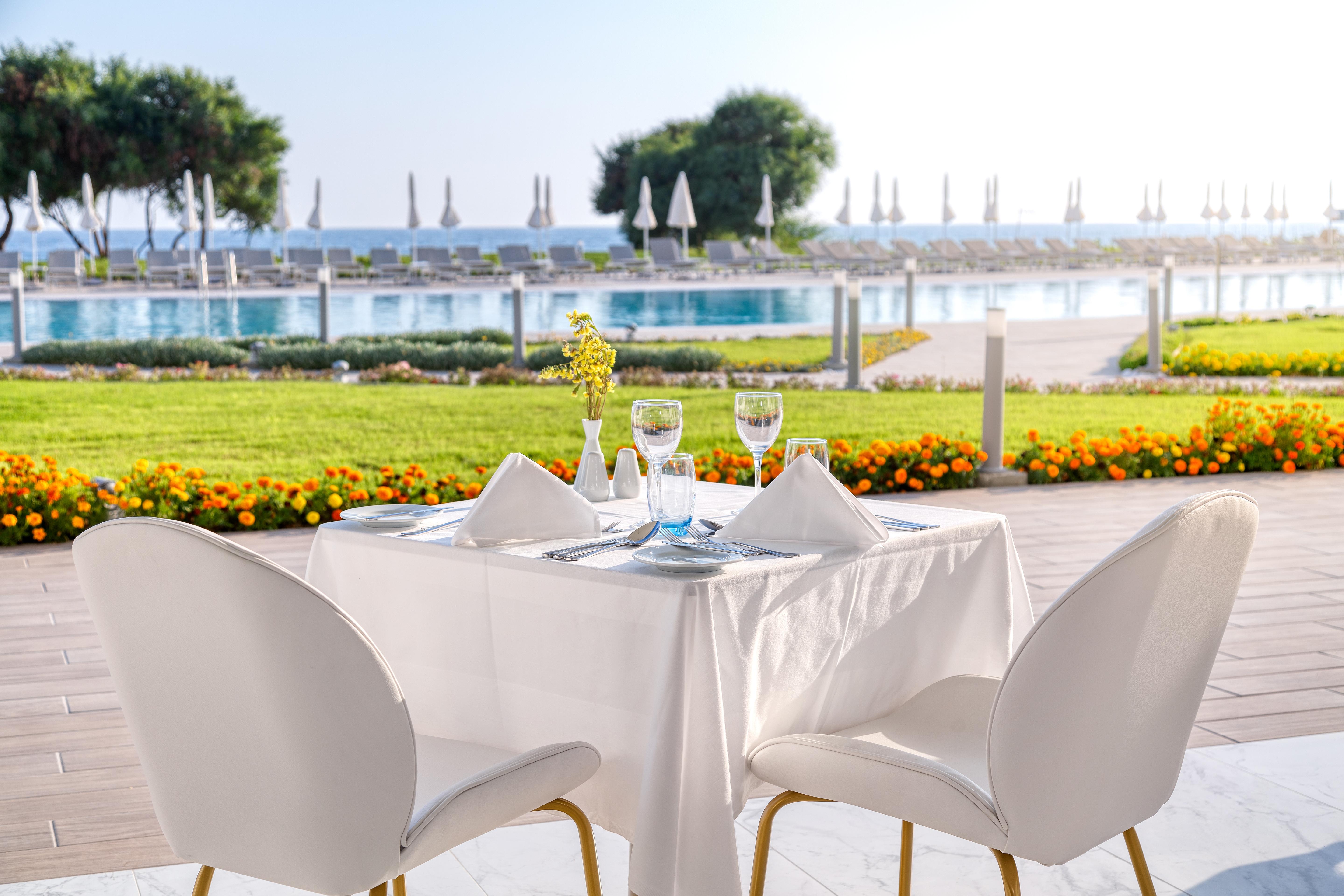 Ivi Mare - Designed For Adults By Louis Hotels Geroskipou Eksteriør billede The resort's pool