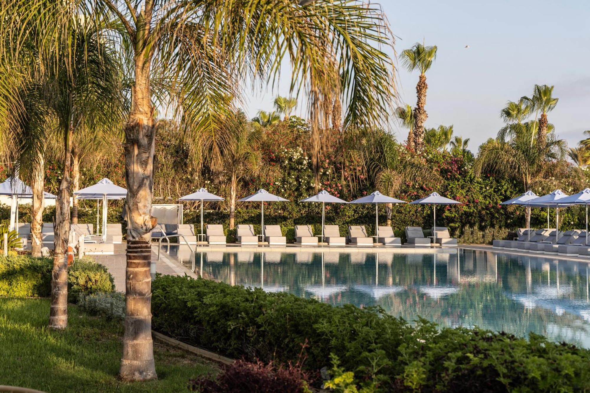 Ivi Mare - Designed For Adults By Louis Hotels Geroskipou Eksteriør billede The pool at the Four Seasons Resort