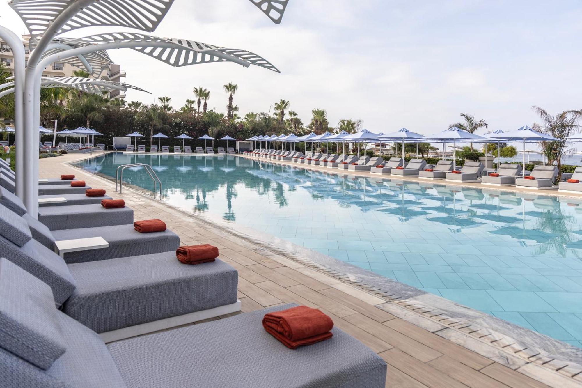 Ivi Mare - Designed For Adults By Louis Hotels Geroskipou Eksteriør billede Pool at the Hilton Tel Aviv