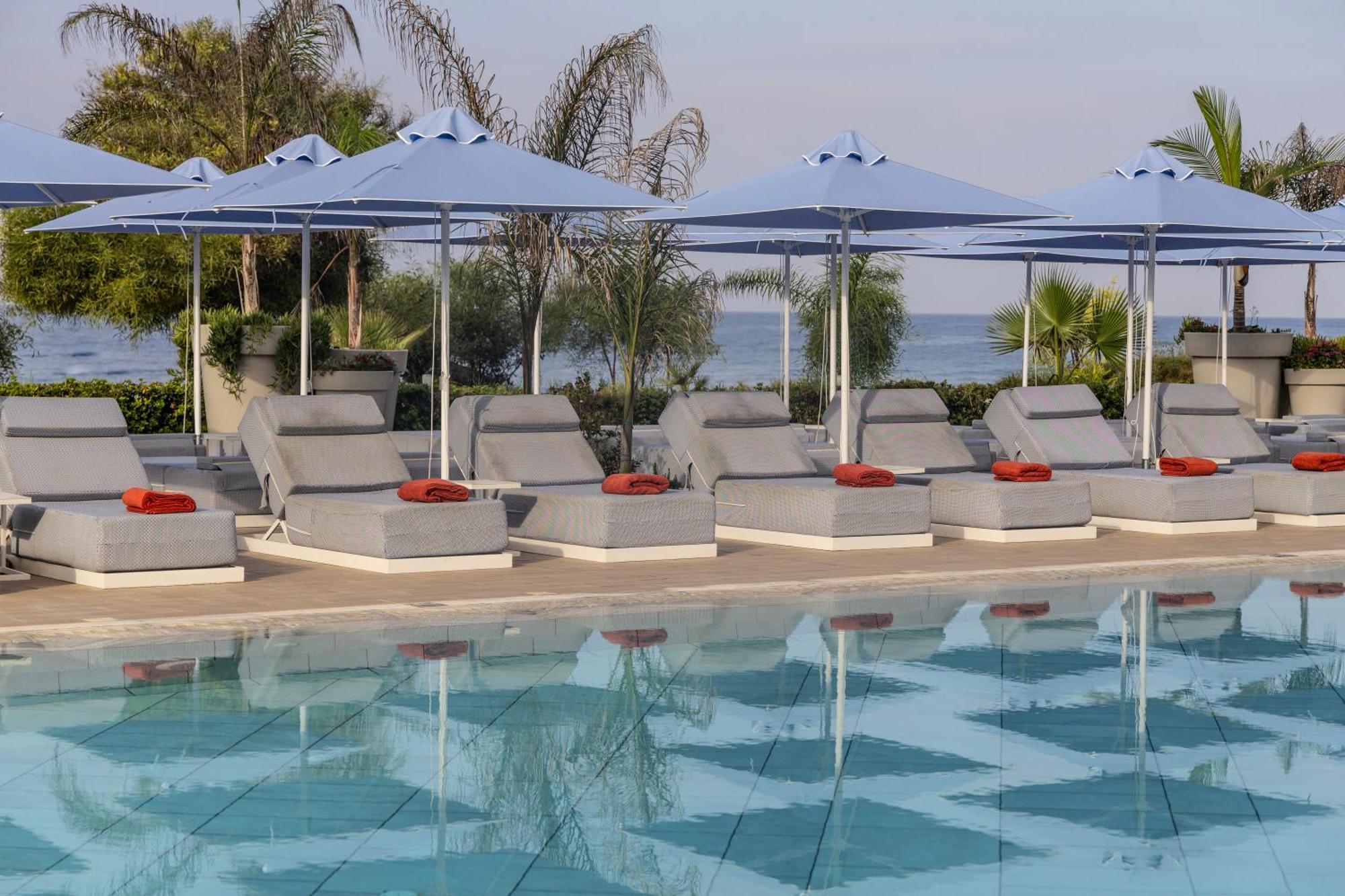 Ivi Mare - Designed For Adults By Louis Hotels Geroskipou Eksteriør billede Pool at the Westin Athens