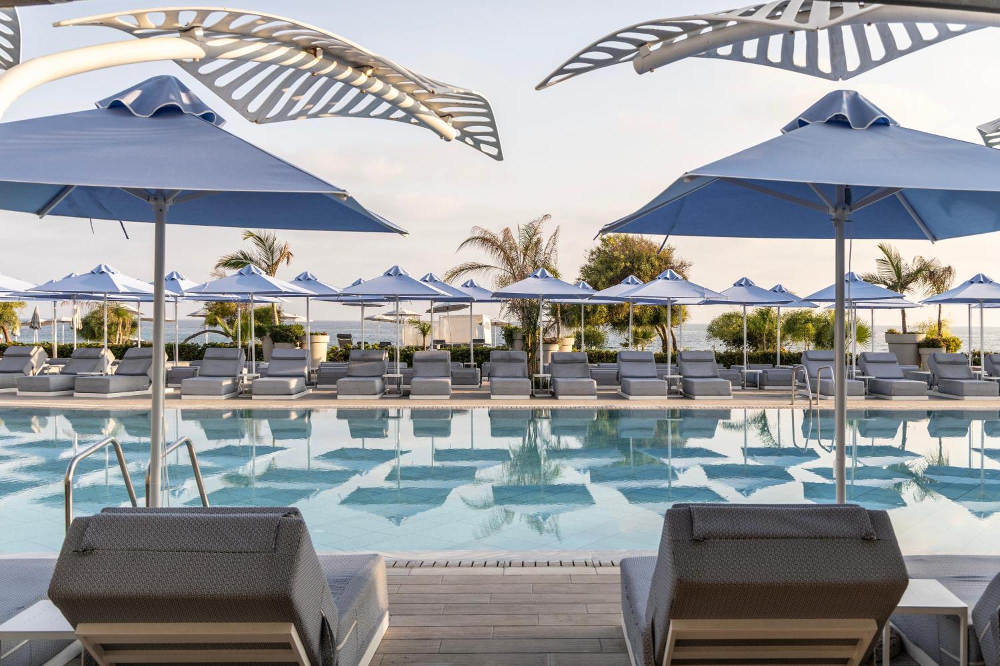 Ivi Mare - Designed For Adults By Louis Hotels Geroskipou Eksteriør billede The pool at the Westin