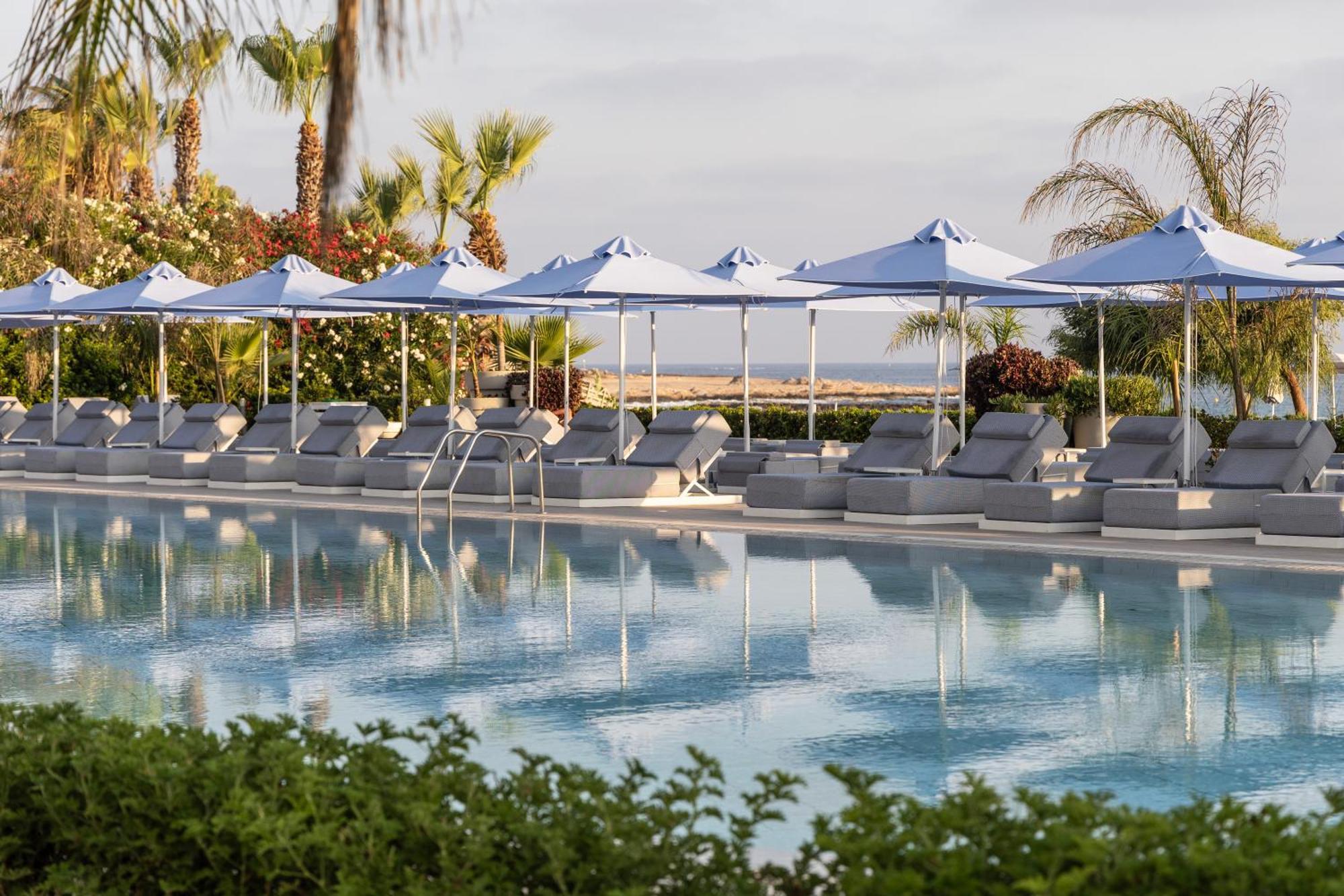 Ivi Mare - Designed For Adults By Louis Hotels Geroskipou Eksteriør billede The pool at the Westin Resort, Costa Navarino