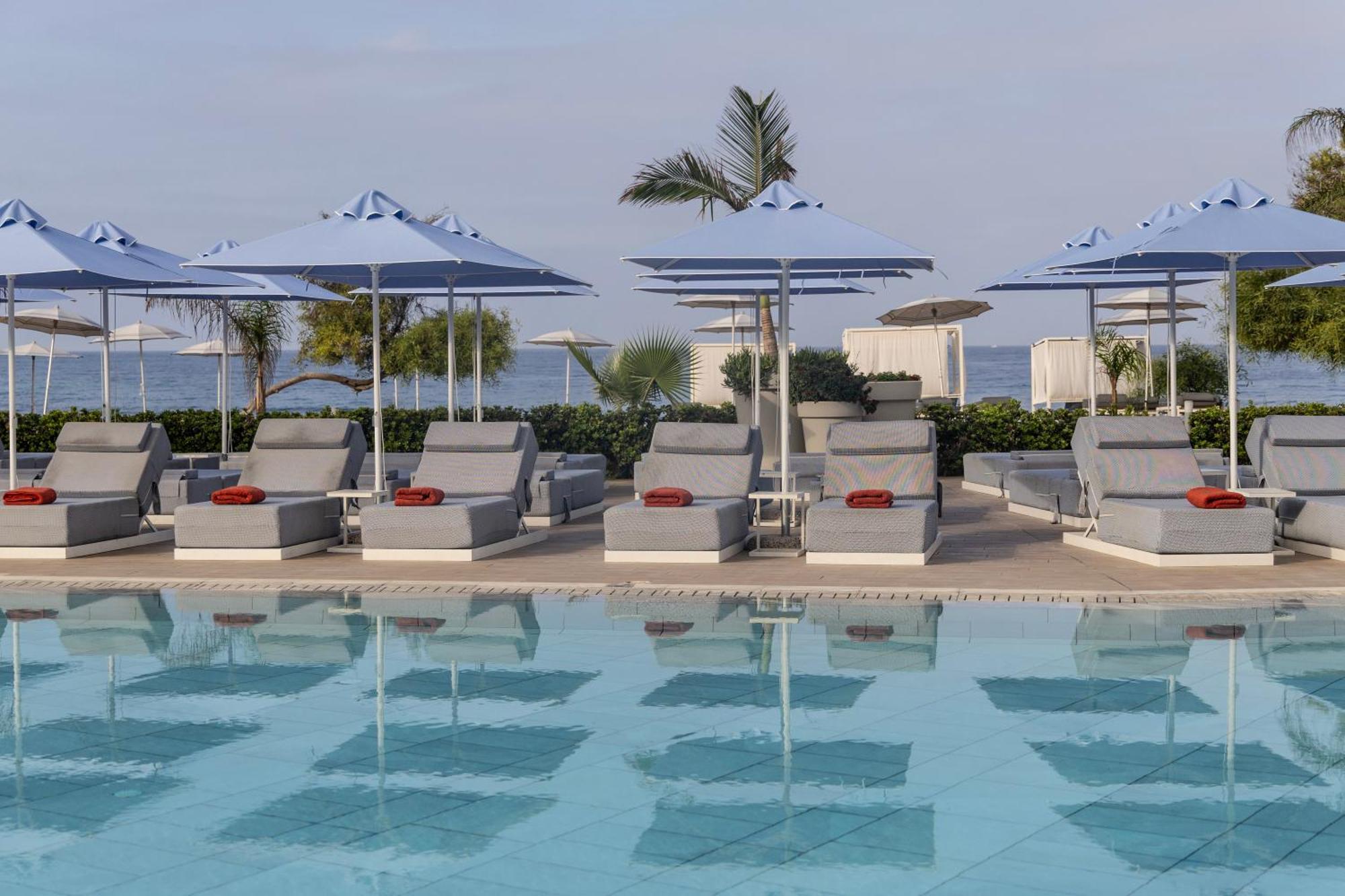 Ivi Mare - Designed For Adults By Louis Hotels Geroskipou Eksteriør billede The swimming pool at the hotel