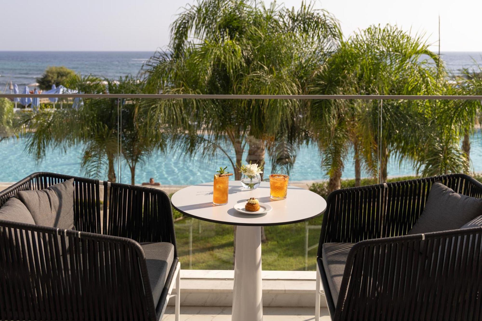 Ivi Mare - Designed For Adults By Louis Hotels Geroskipou Eksteriør billede A balcony at the hotel